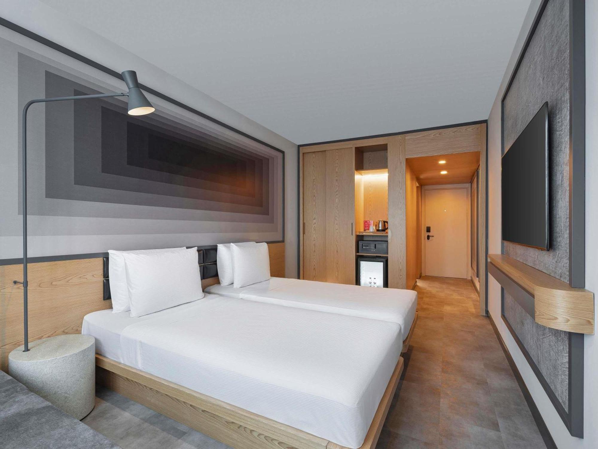 Superior Twin Room Courtyard View