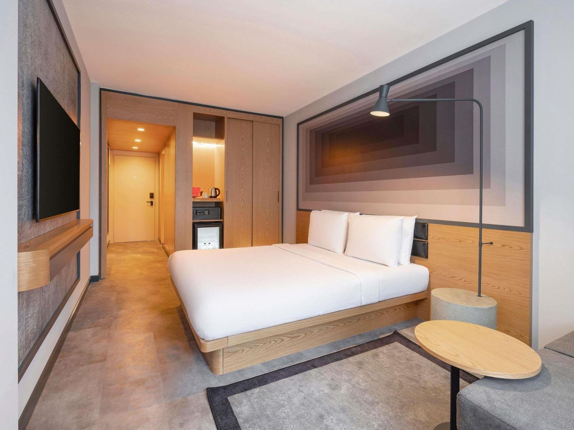 Superior Queen Room Courtyard View