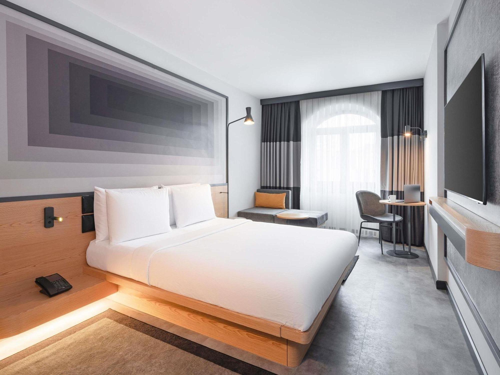 Deluxe Queen Room City View