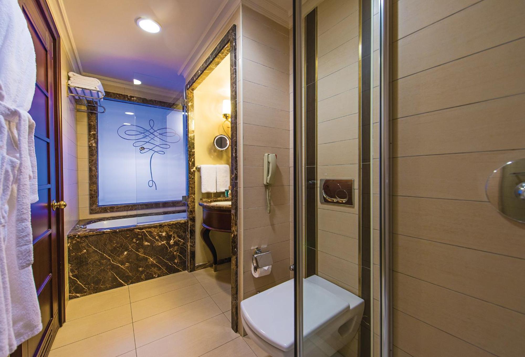 Premium Room with Queen Size Bed