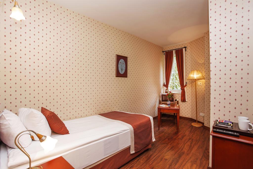 Standard Single Room,712545568:JPEG