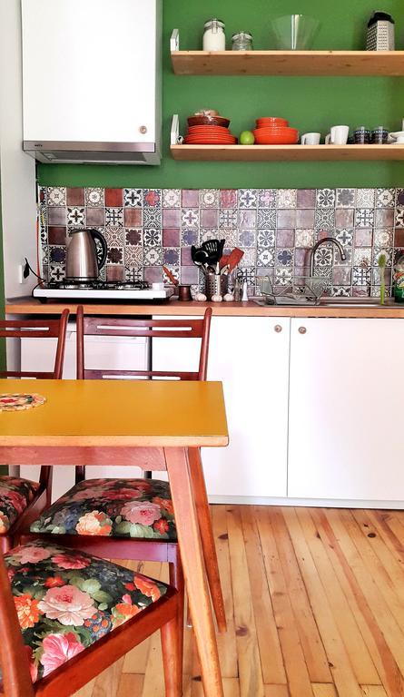 One-Bedroom Apartment with Oriel,226398881:JPEG