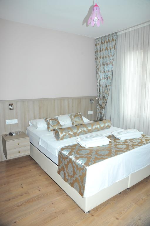 Deluxe Double Room Shower