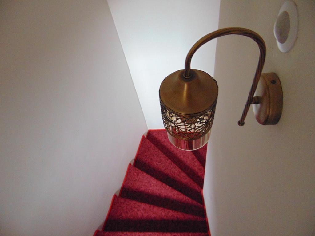 Small Double Room,404250726:JPEG