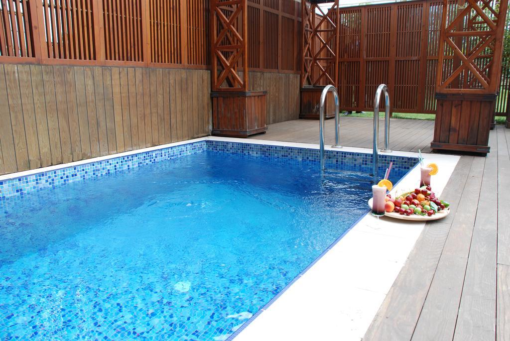 Poolsuite mit Sauna und Garten