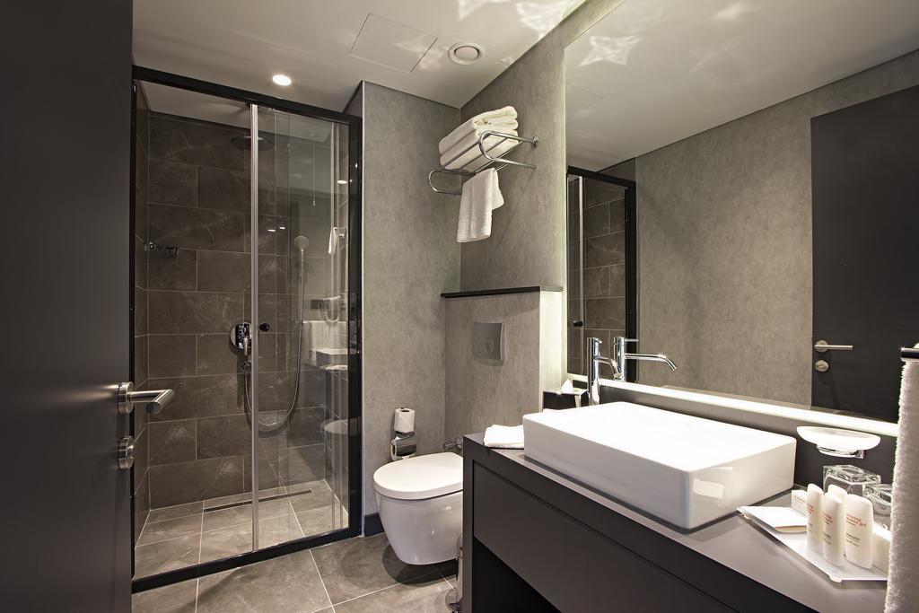 Corner Suite
