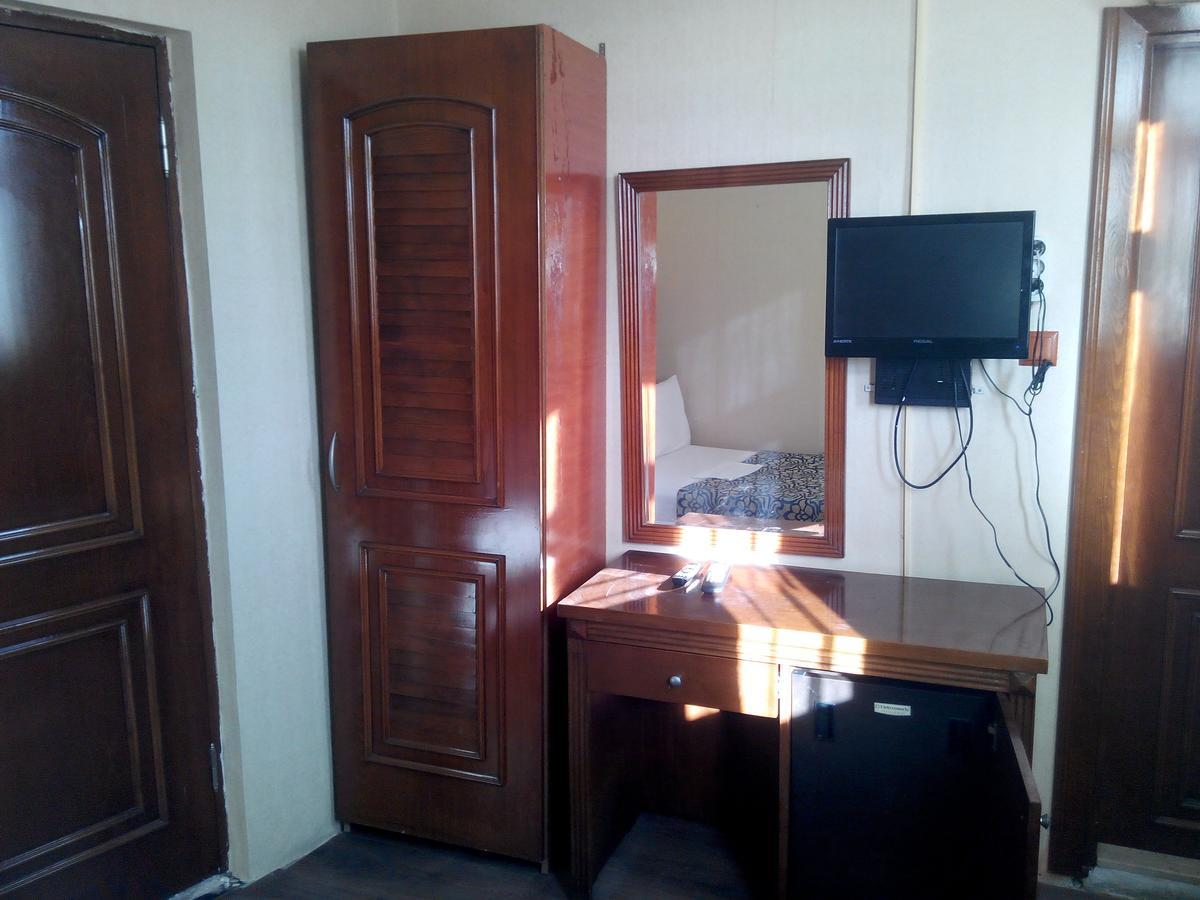 Single Room,587160636:JPEG