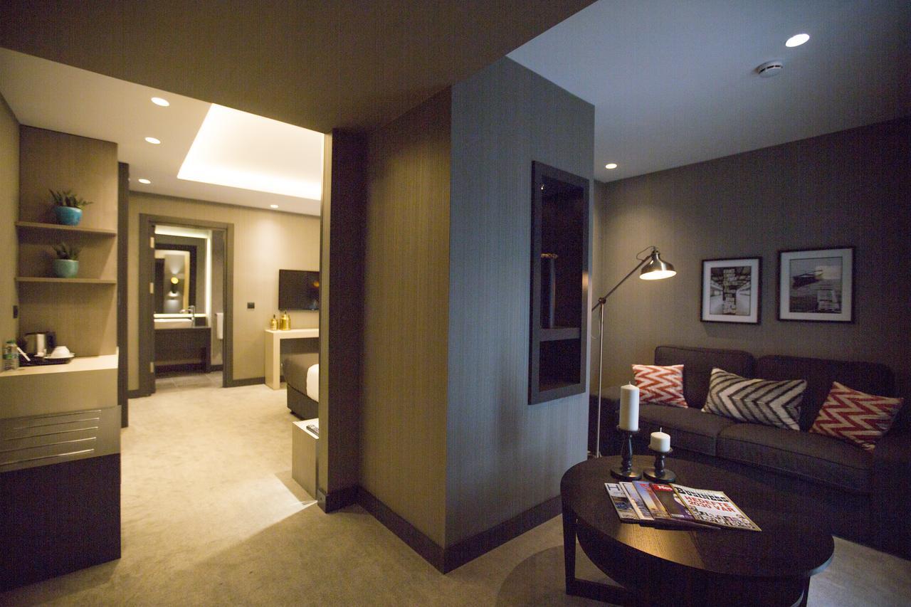 Corner Suite