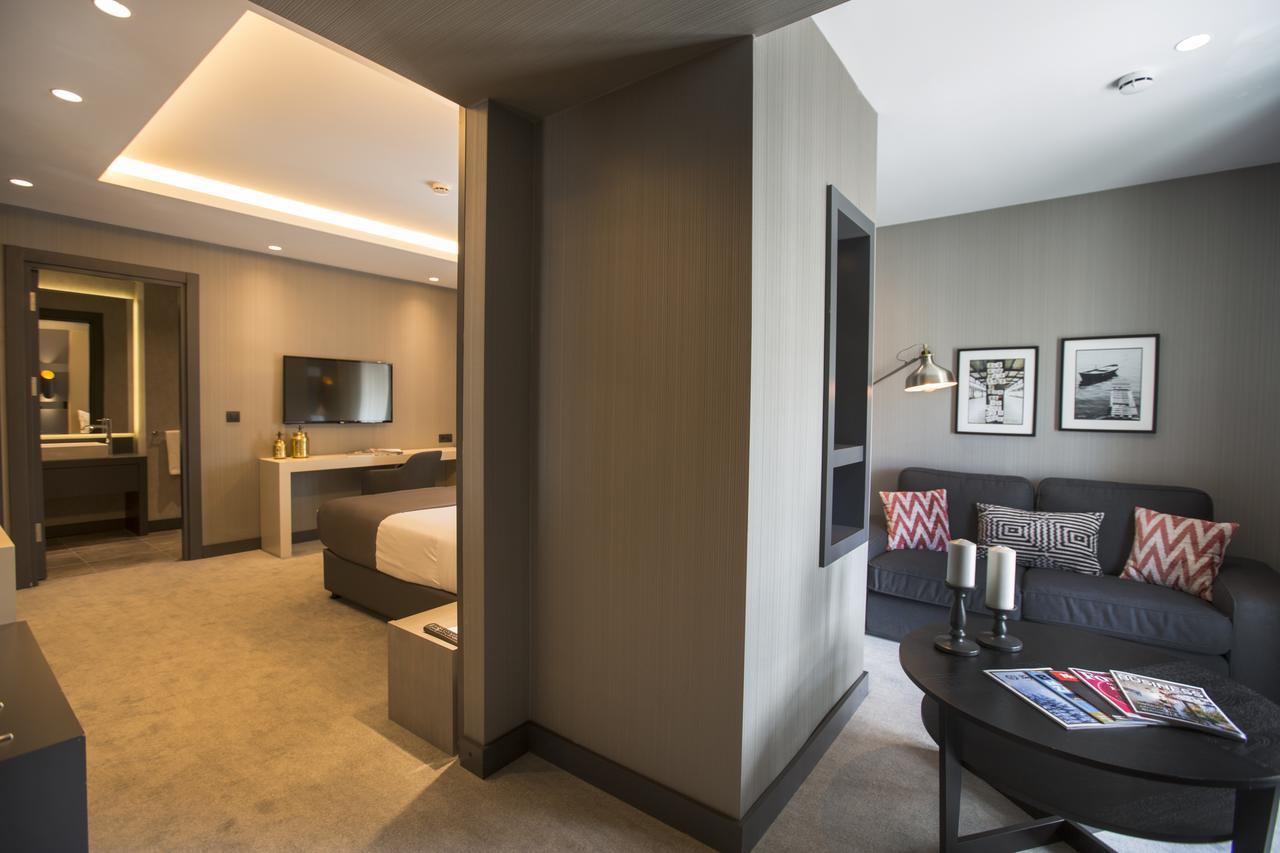 Corner Suite