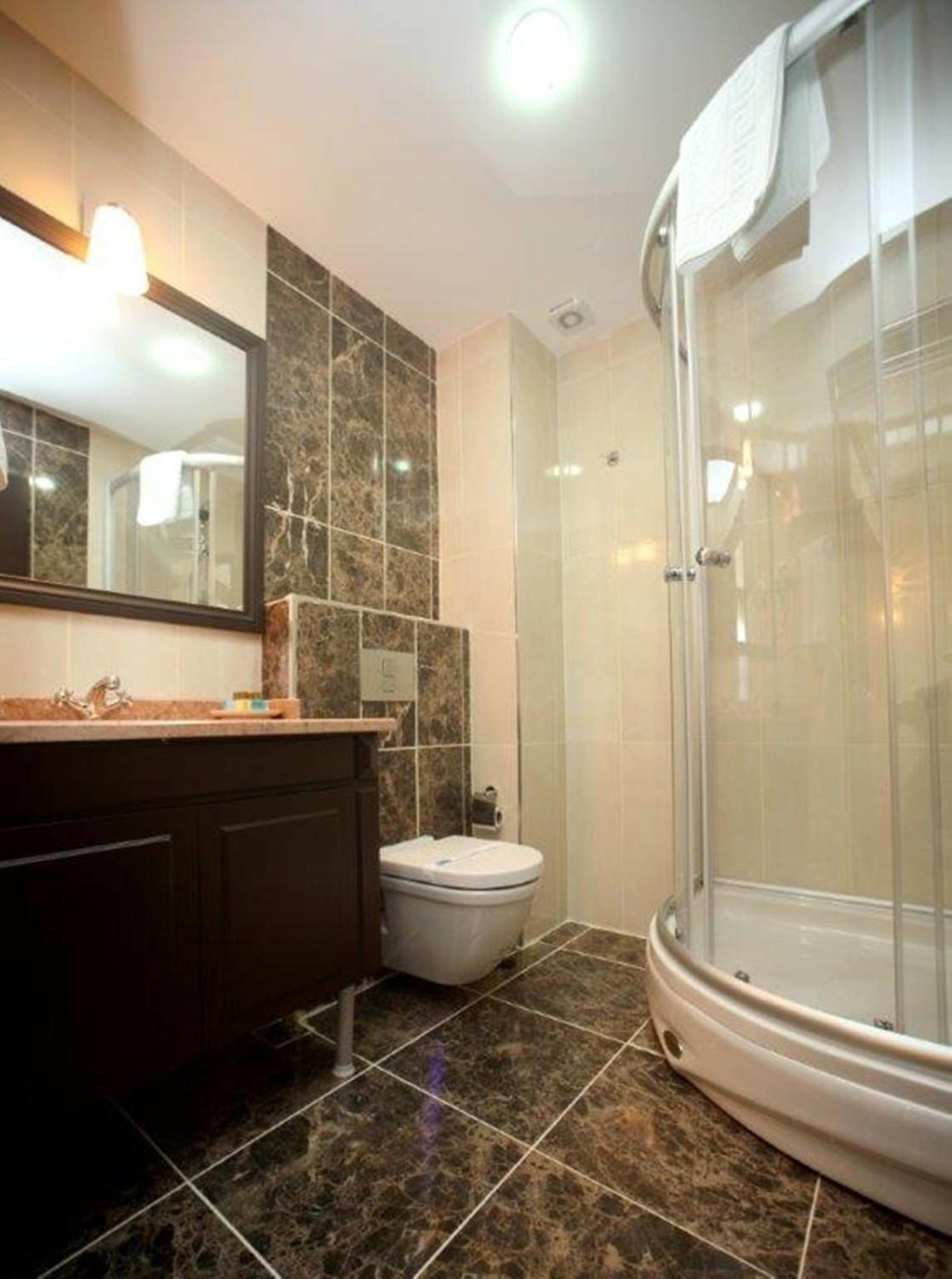 Economy Double Room,765621106:JPEG