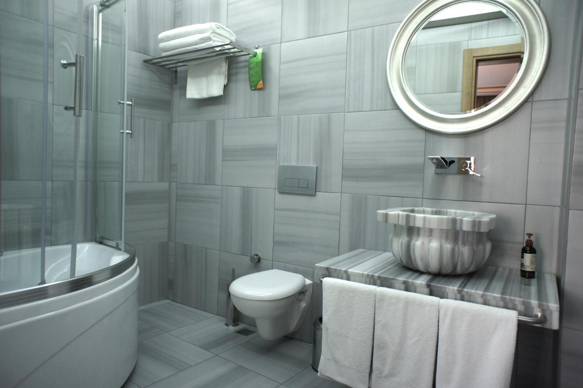 Suite,799129266:JPEG