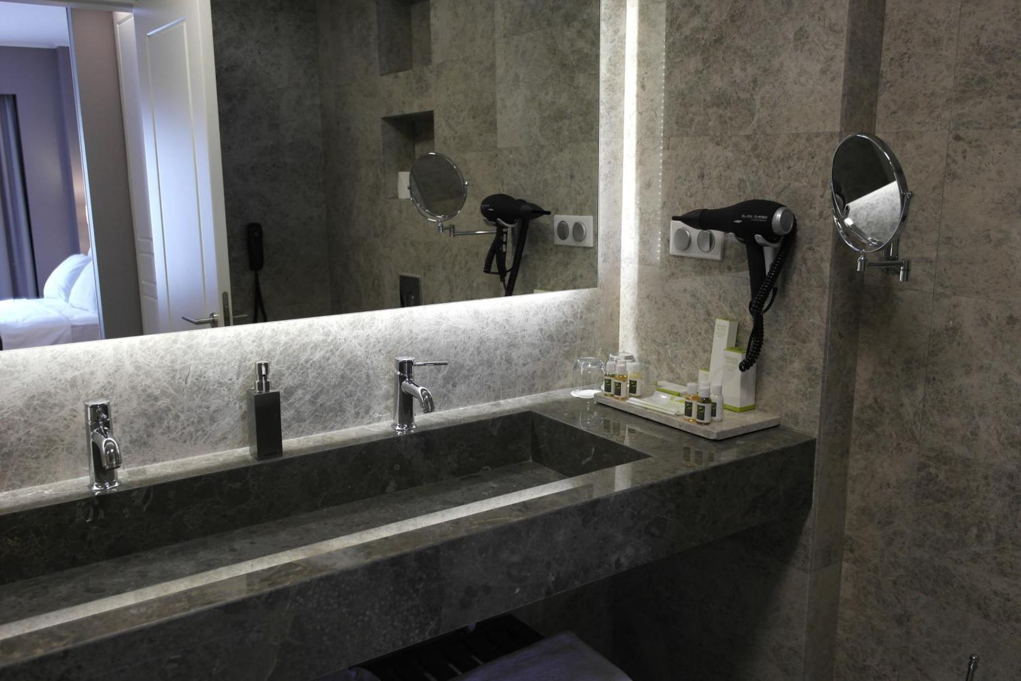 Deluxe Club Room Kitchenette