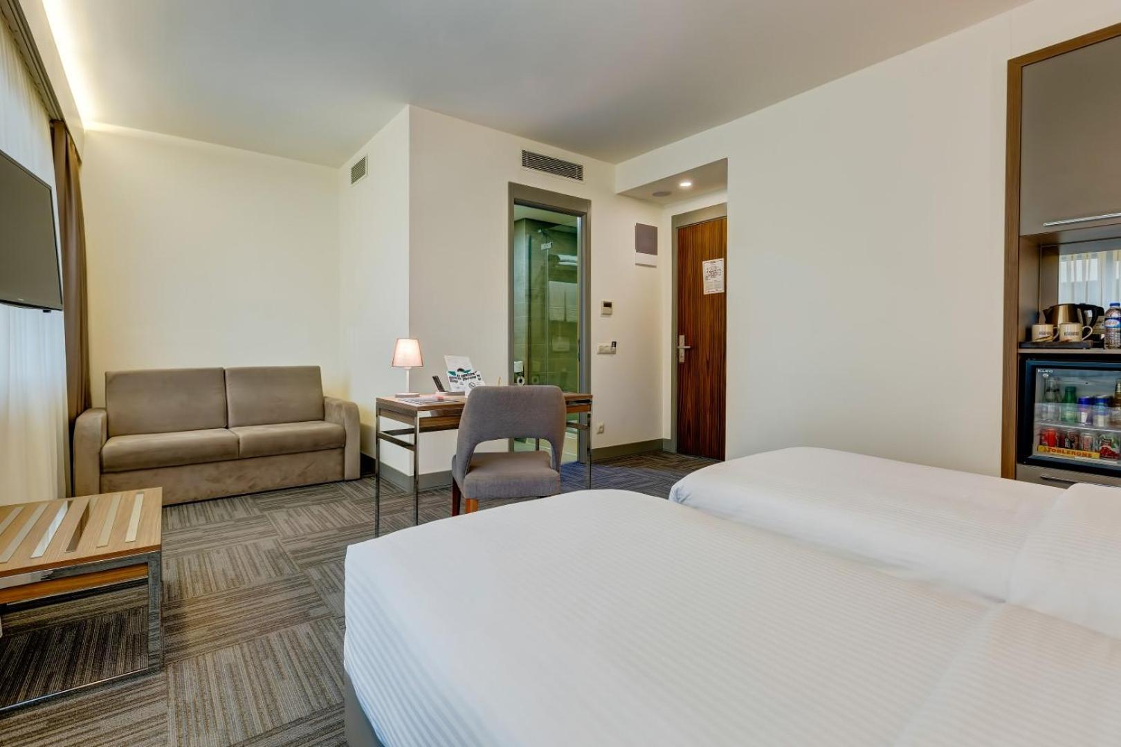 Family Room,705056698:JPEG