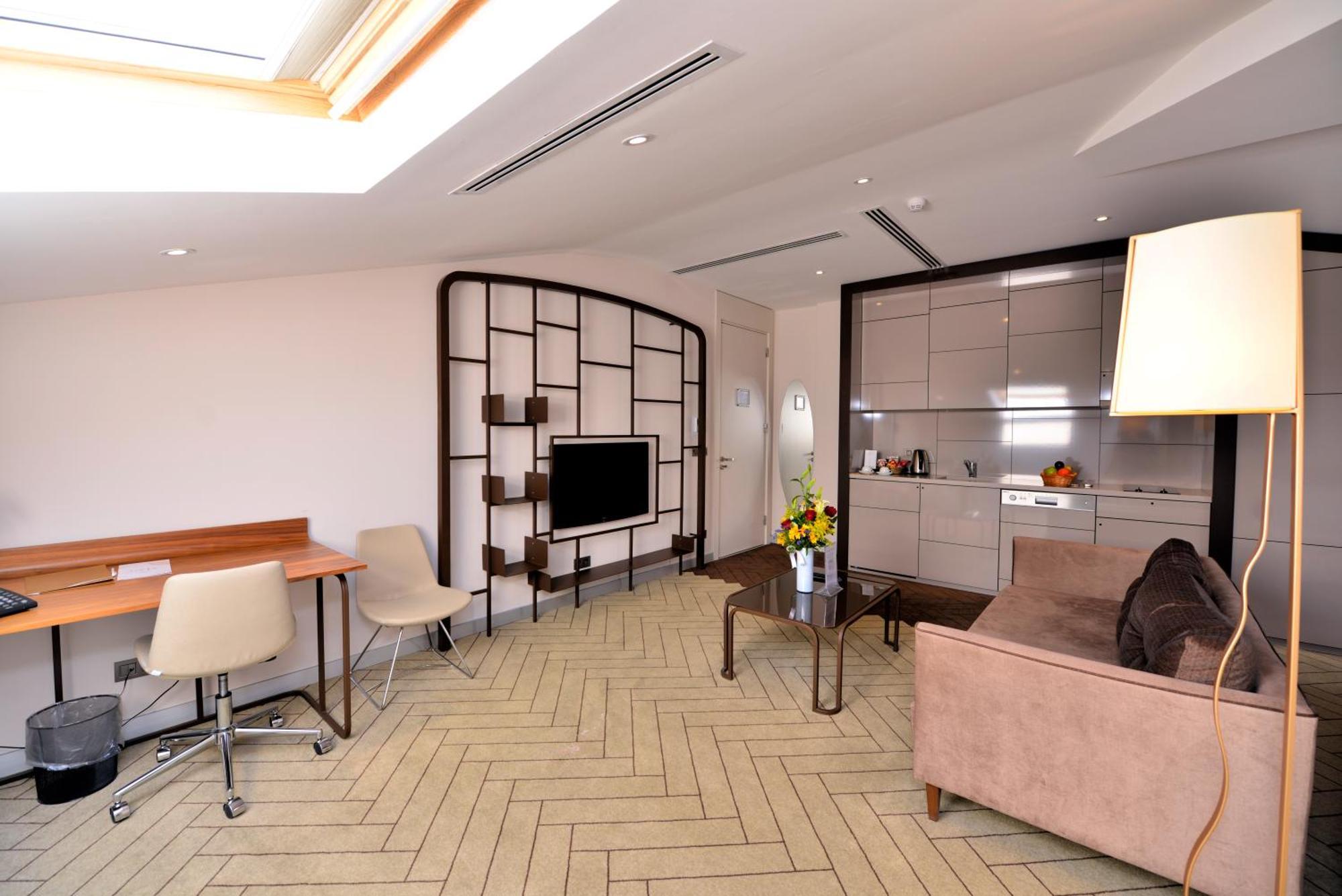 Deluxe Suite,705517720:JPEG