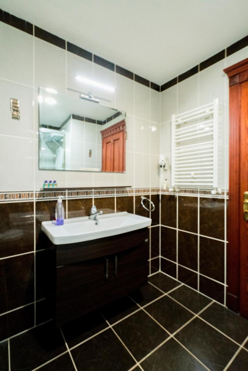 Studio Apartment,766442350:JPEG