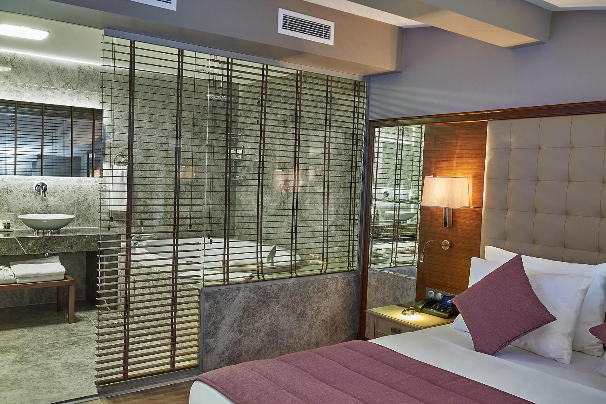 Penthouse Suite Sauna & Hot Tub