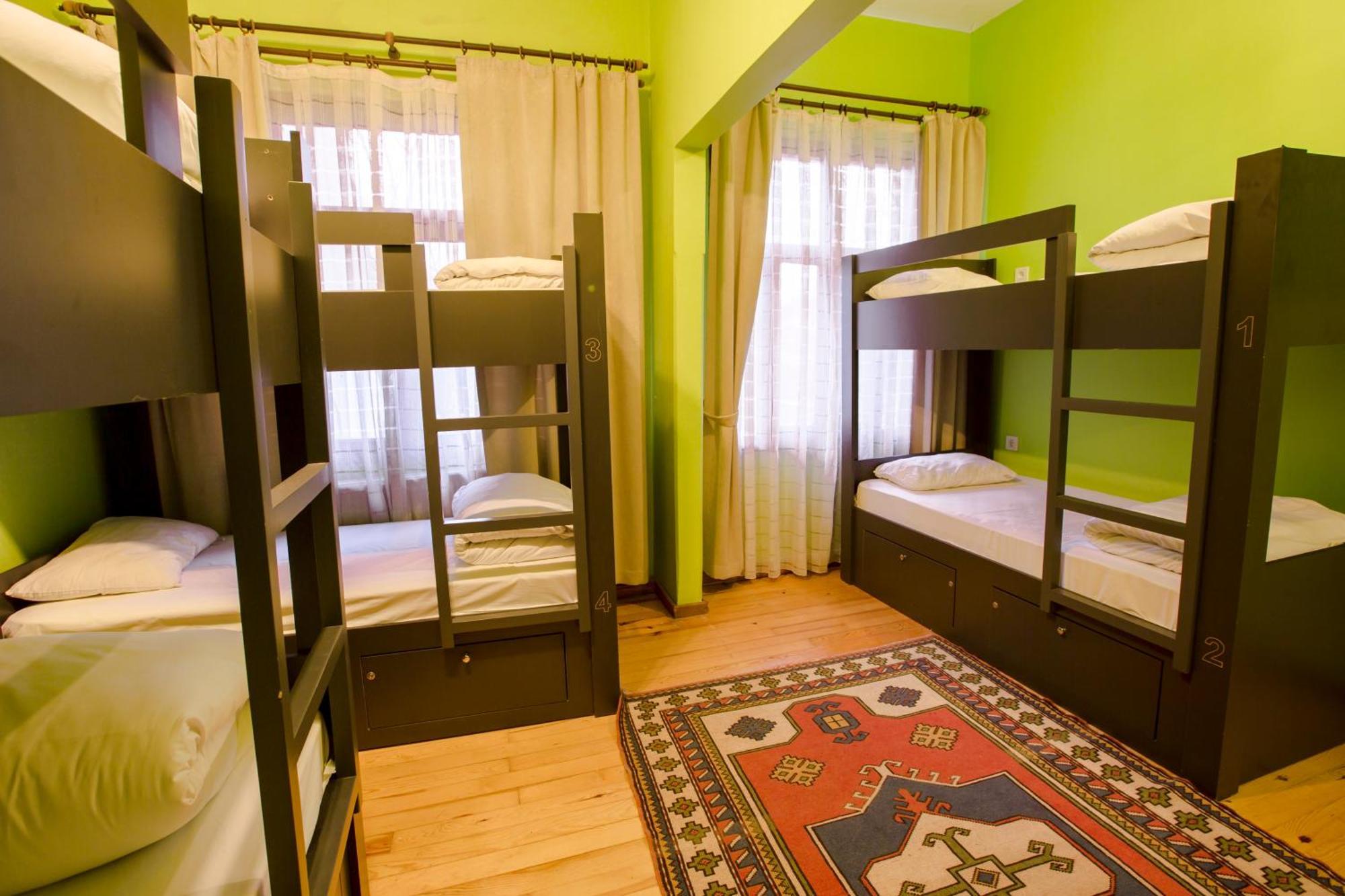 Bed in een Gemengde Slaapzaal met 6 Bedden