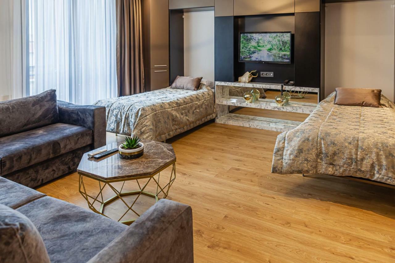 One-Bedroom Deluxe Apartment