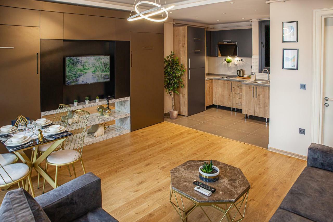 One-Bedroom Deluxe Apartment