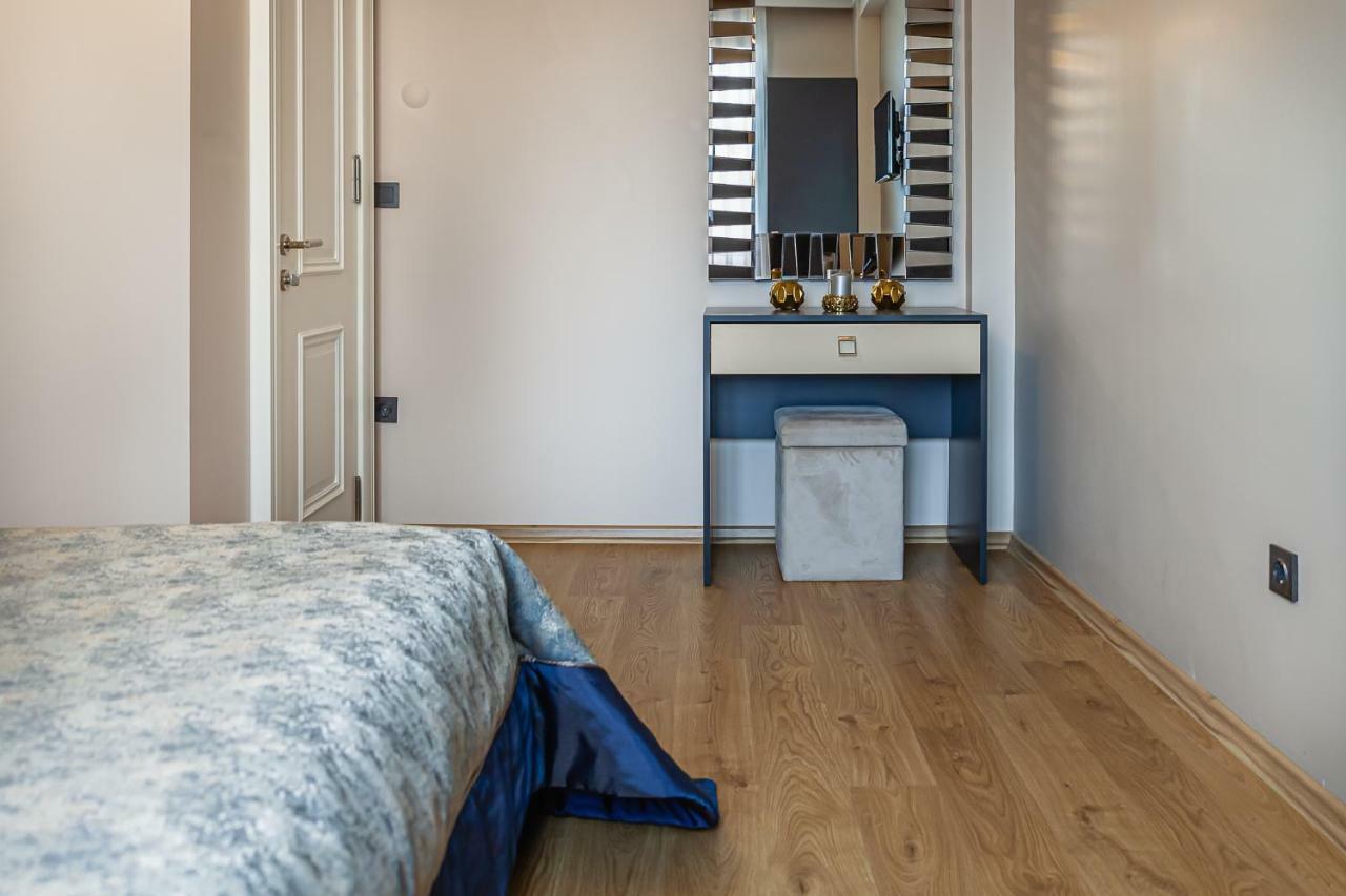 One-Bedroom Deluxe Apartment