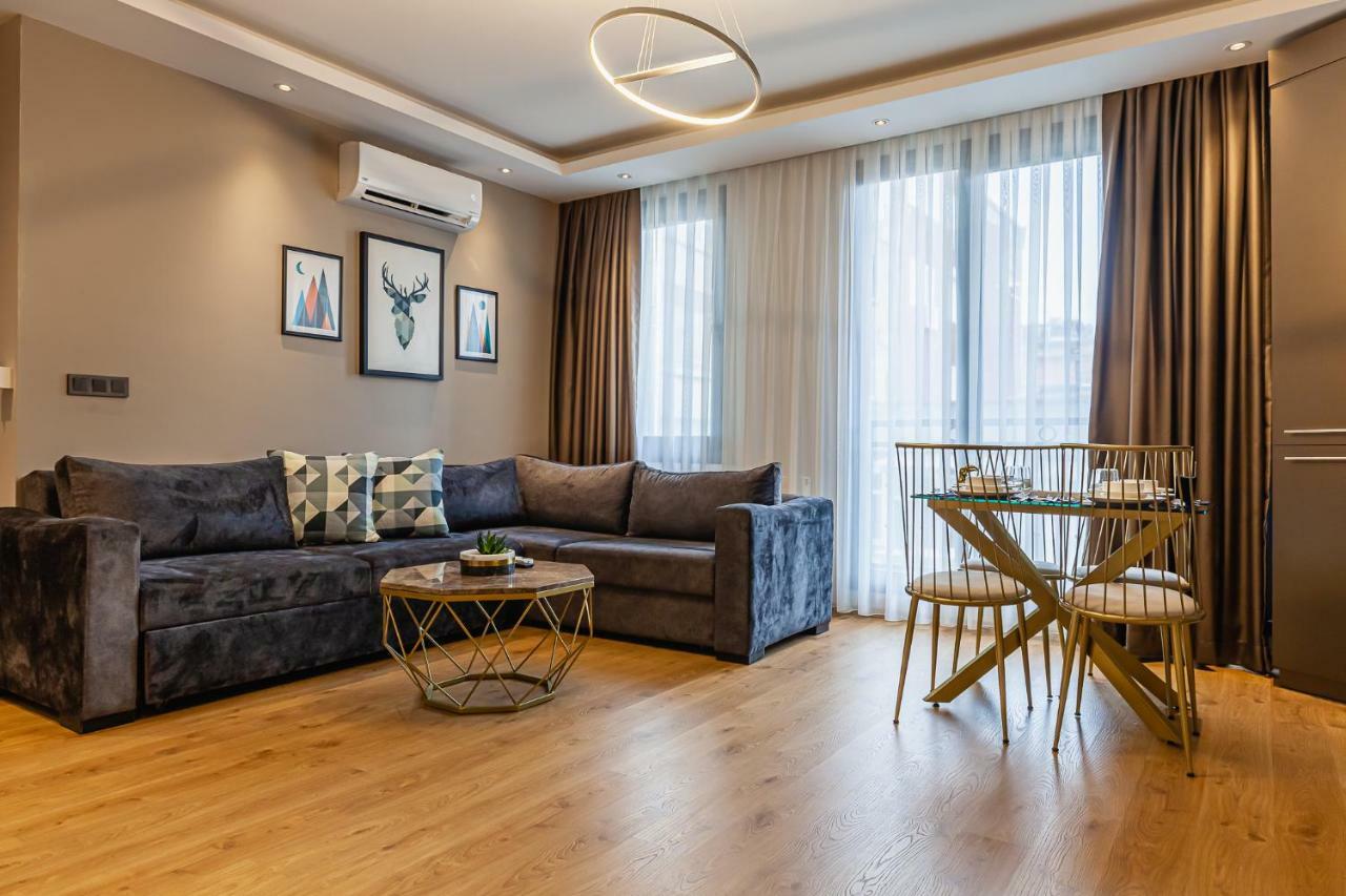 One-Bedroom Deluxe Apartment