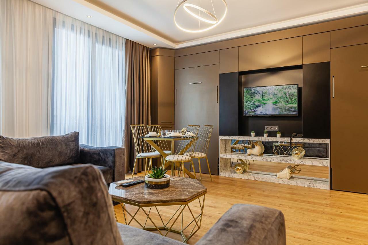 One-Bedroom Deluxe Apartment