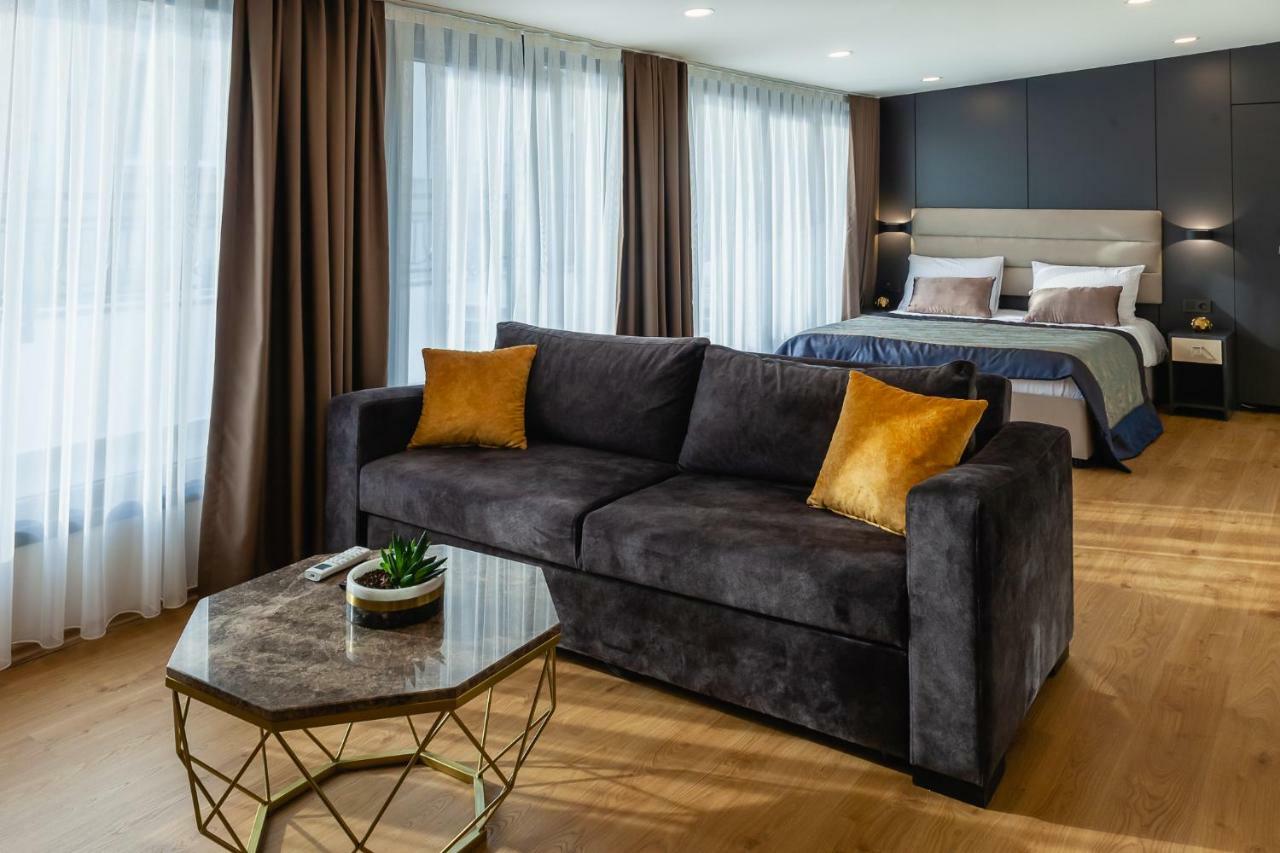 Studio Apartment