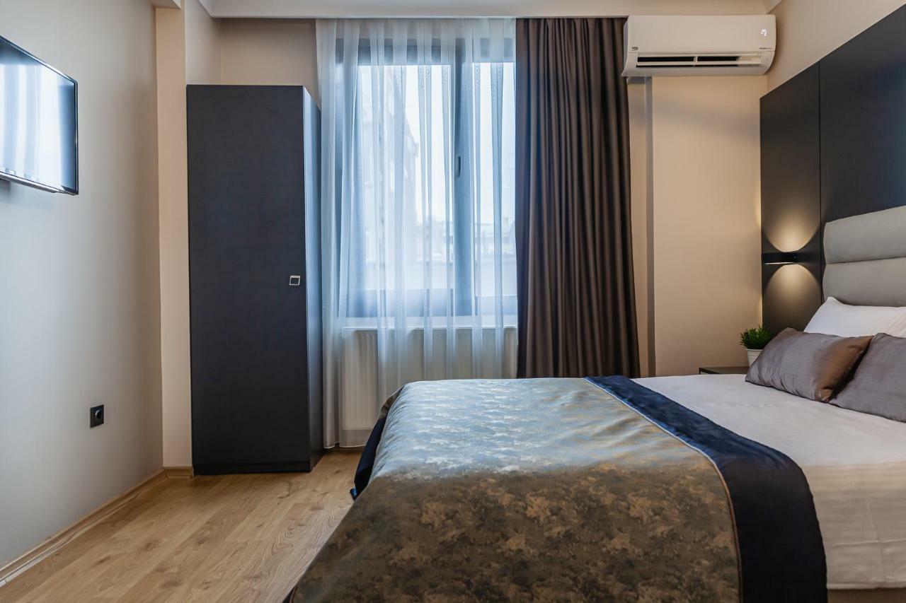 One-Bedroom Deluxe Apartment