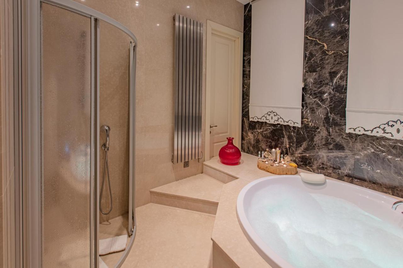 Deluxe Suite mit Whirlpool-Badewanne