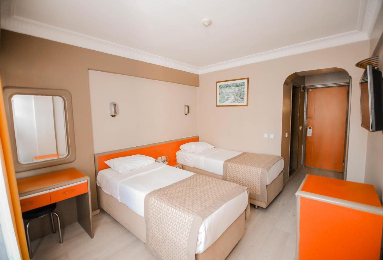 Quarto com Cama de Casal ou 2 de Solteiro