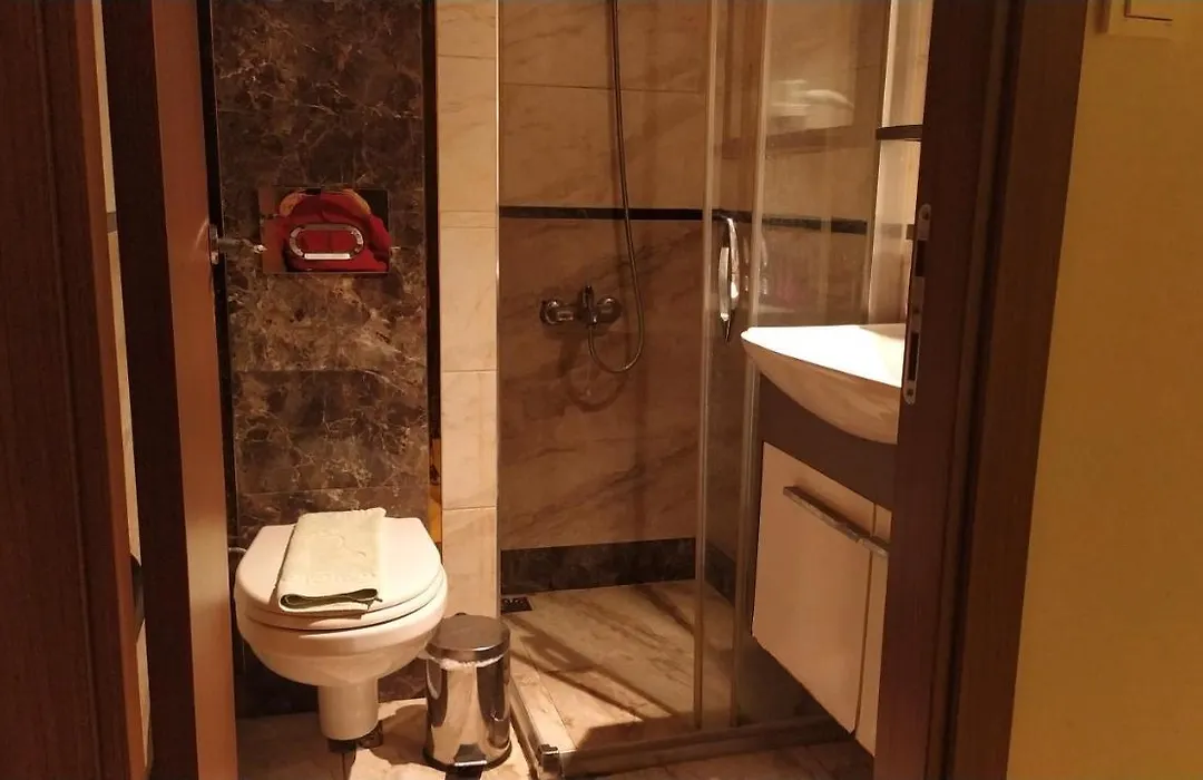 Hotel Kiwi-1