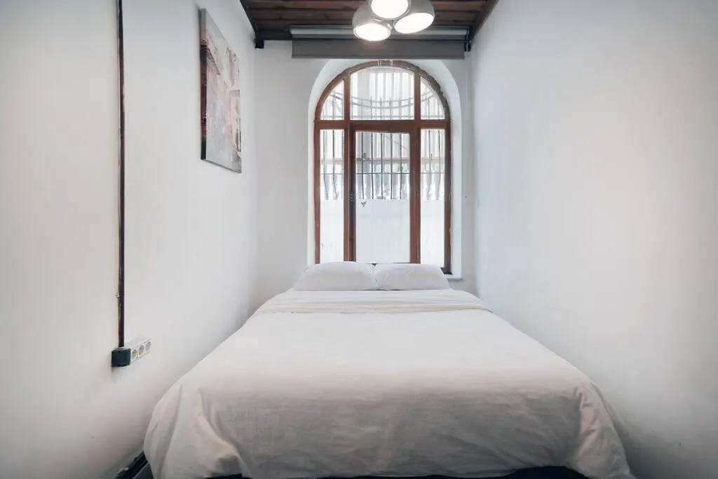 Cozy Duplex Apartment 4Br 2Ba For 7 People-1