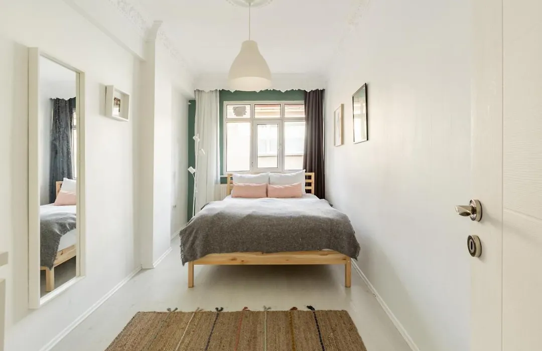 Charming Besiktas Flat With A Lovely Terrace-1