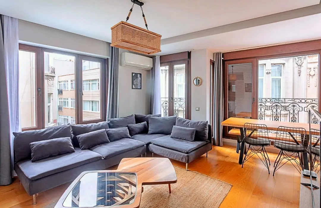 Charming Flat With Central Location In Nisantasi-1