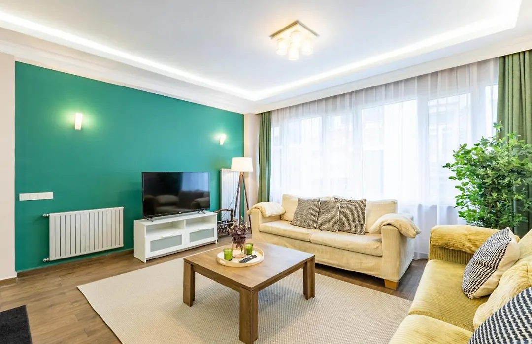 Sleek And Central Flat In Nisantasi-1