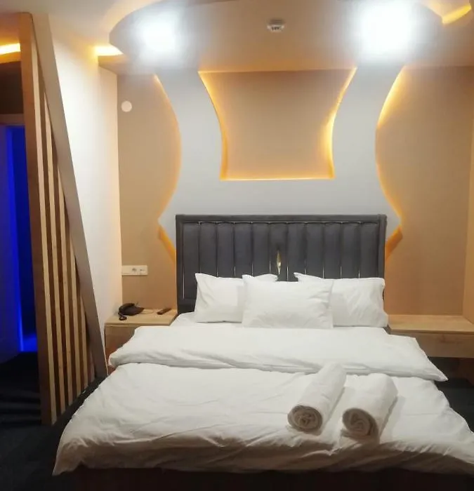 Marit Blue Otel-1