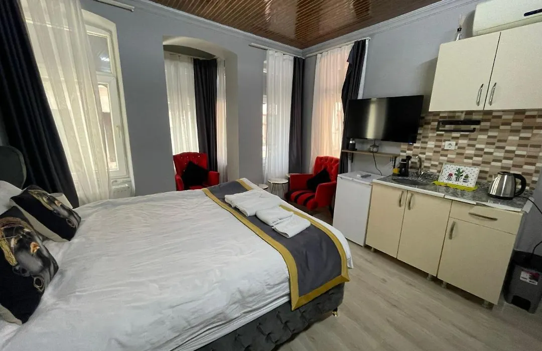 Taksim Red Suite-1
