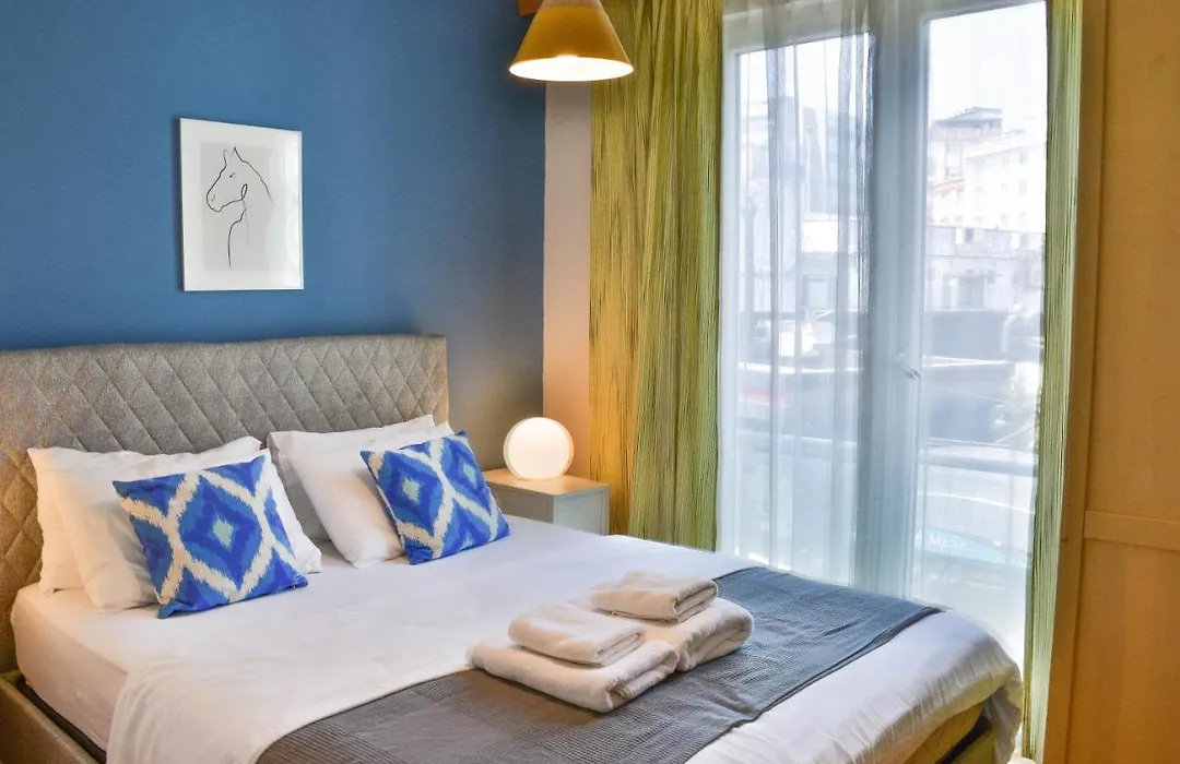 Modern Living Stylish 3Br Apt With Amazing View-1