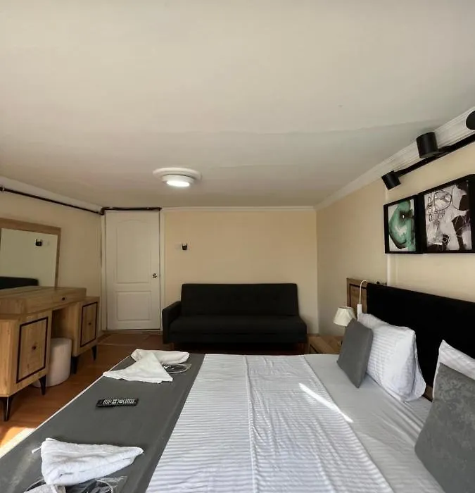 8. Taksimde Suit Deluexe Otel-1