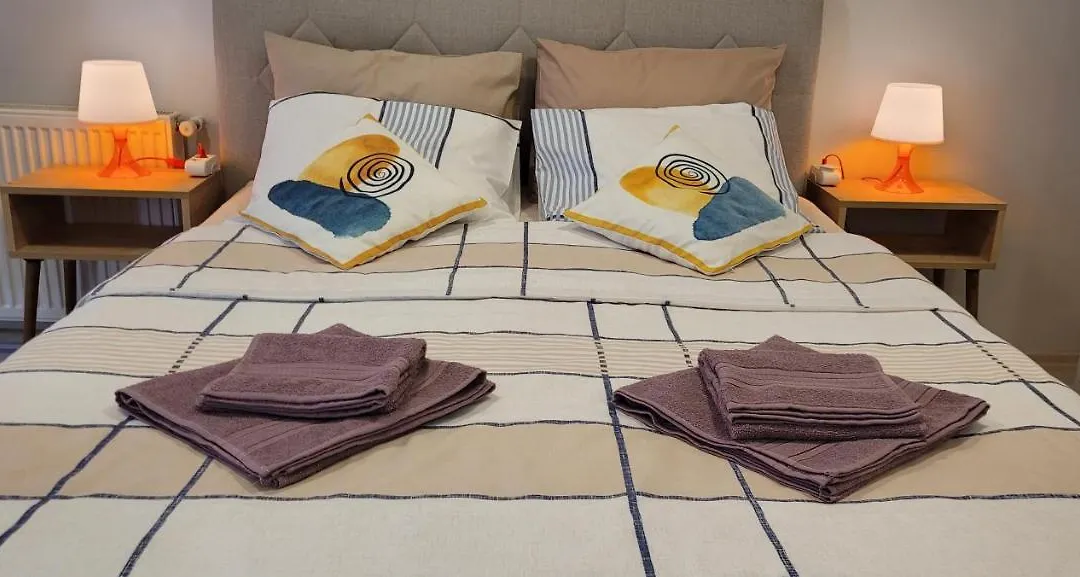 Rooms In The Heart Of Sisli - 1 Min To Metro - Shared Bathroom And Kitchen-1