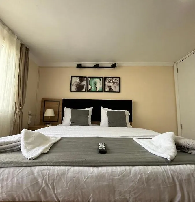 9-) Taksim'De Sik Tasarim Otel Odasi-1