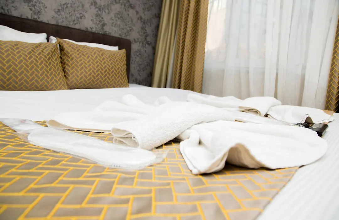 Honey Hotel-1