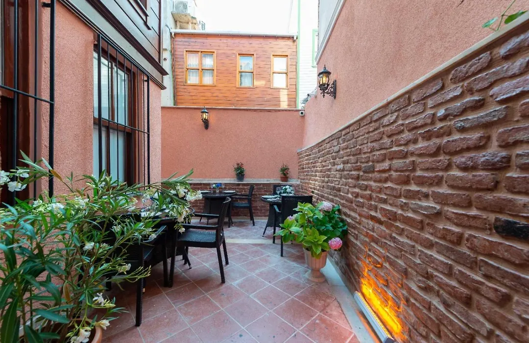 Brown Mansion Oldcity-1
