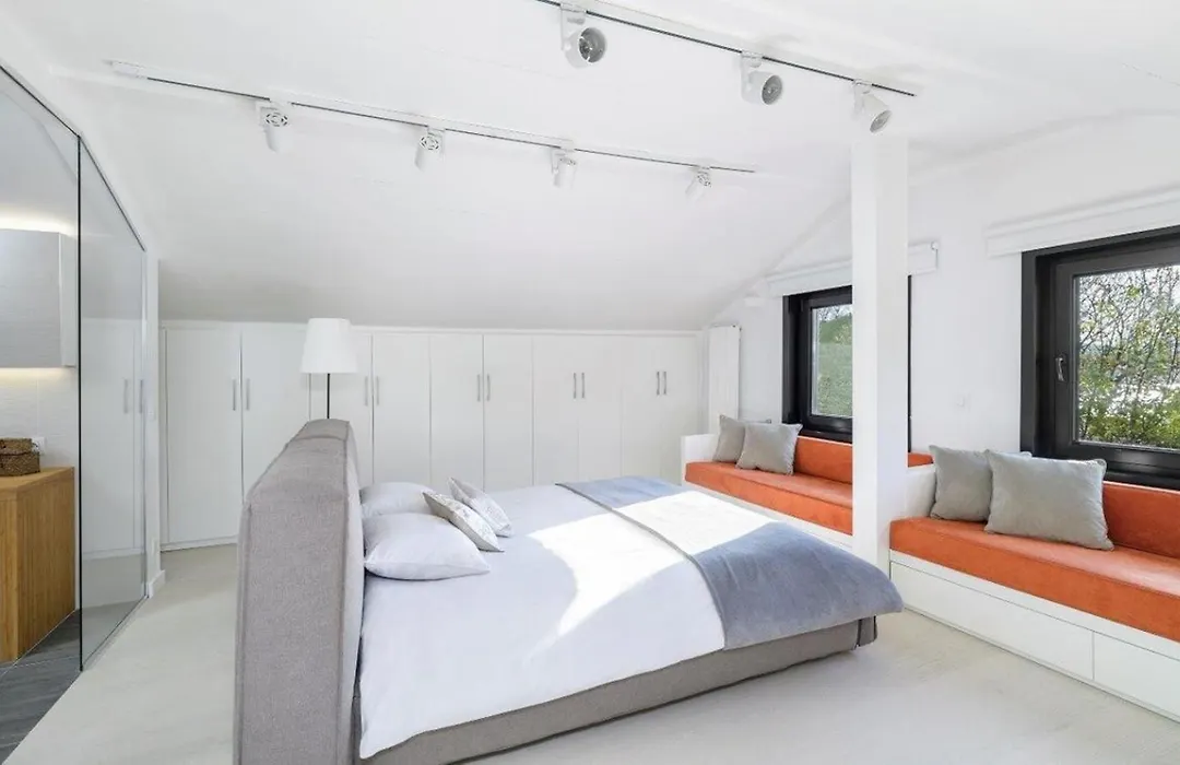 Luxury Modern Oasis Villa W Private Garden! #25-1
