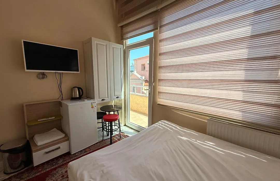 Iq Hotel-1