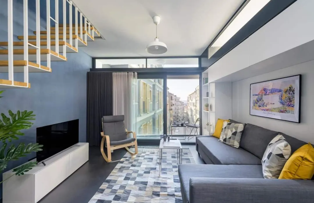 Bright Modern Design New Duplex Loft Patio! #145-1