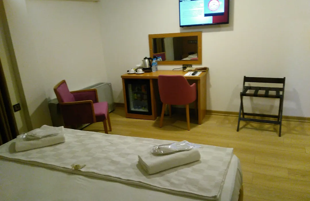 Realist Hotel-1