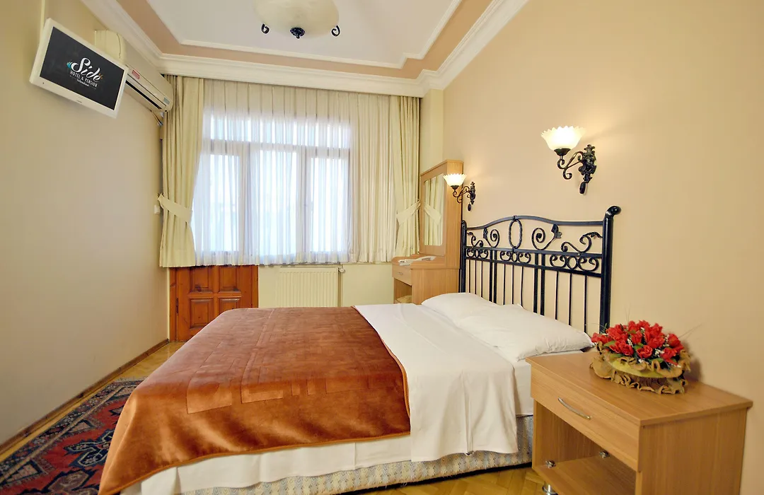 Side Hotel-1