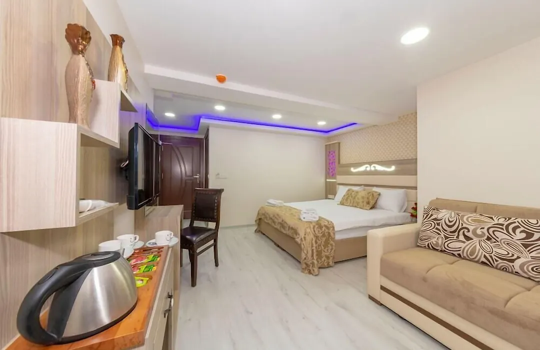 Raimond Hotel-1