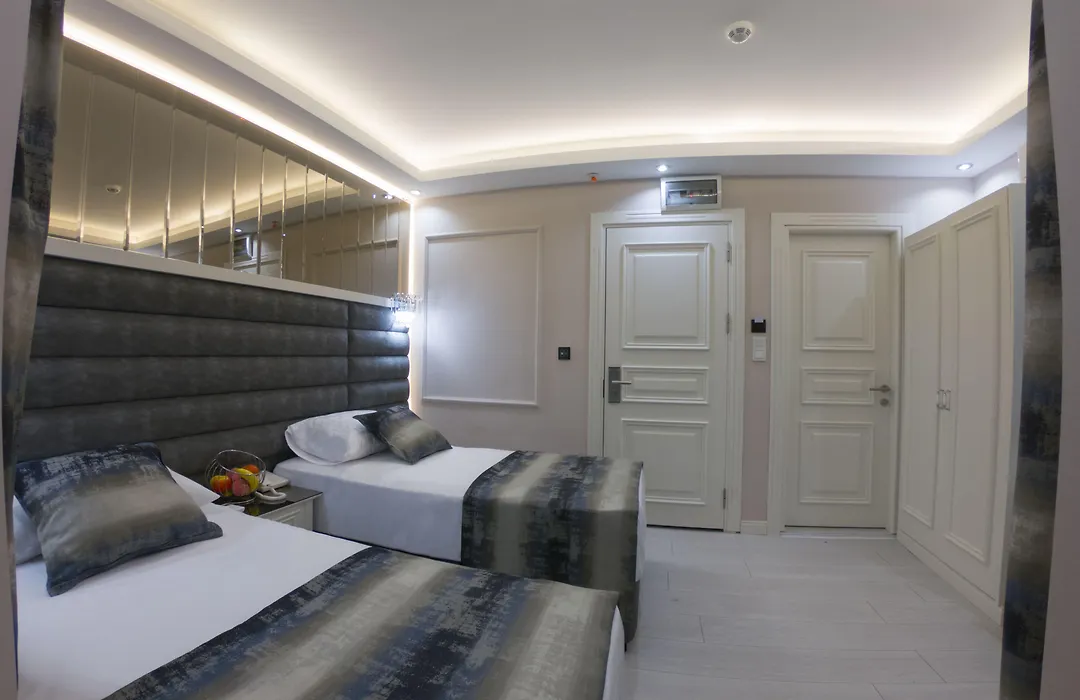 Crowned Hotel-1